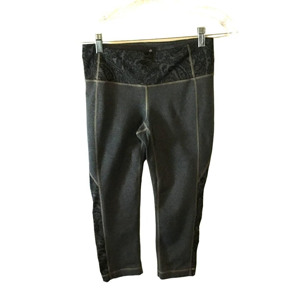 Athleta Revelation Leggings Capri Gray with Black Paisley Women's Sz Small Gym